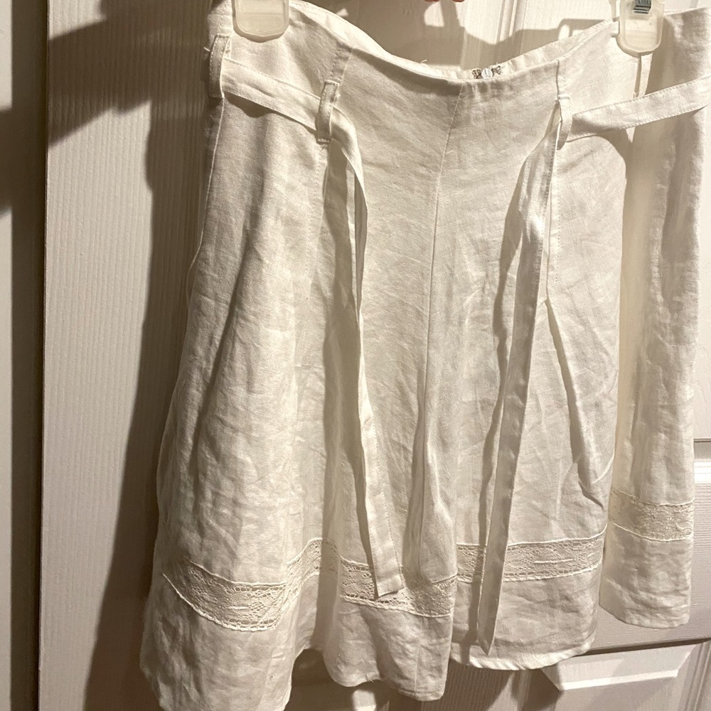 White skirt with belt tie